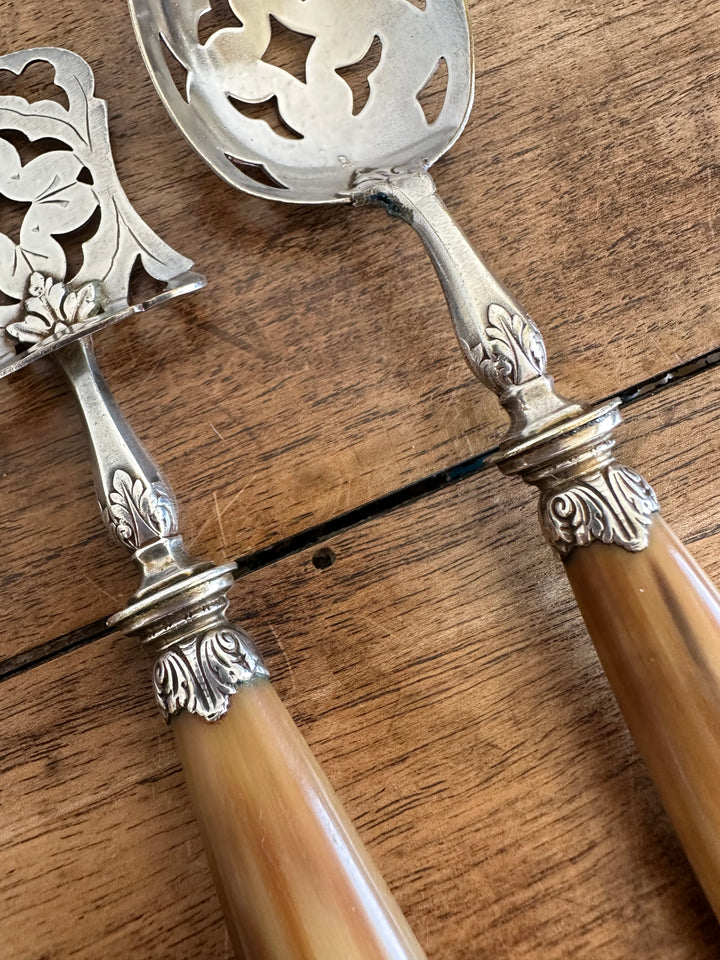 Couverts de service en métal argenté manches en bakélite