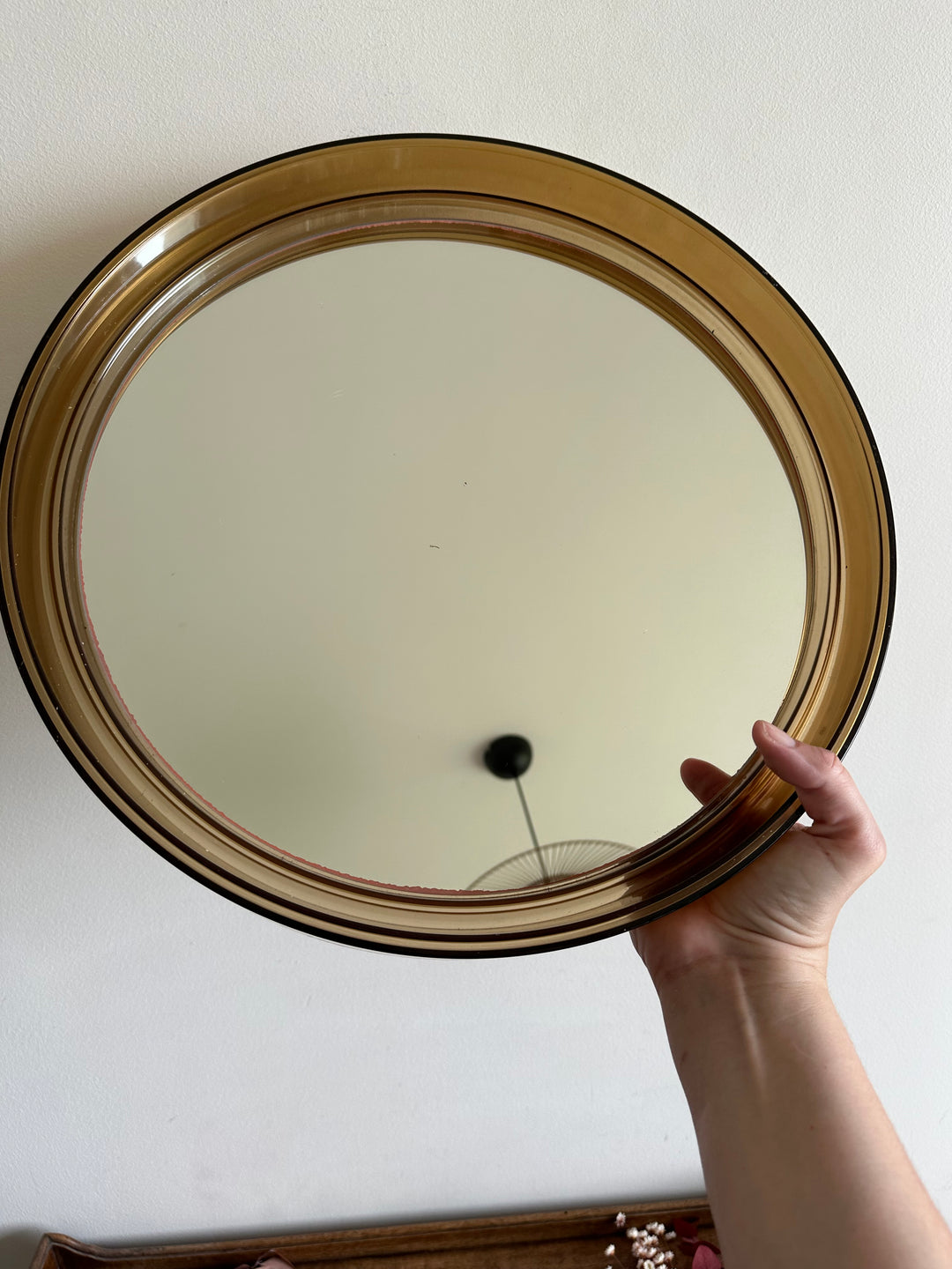 Miroir rond en plastique marron années 60-70