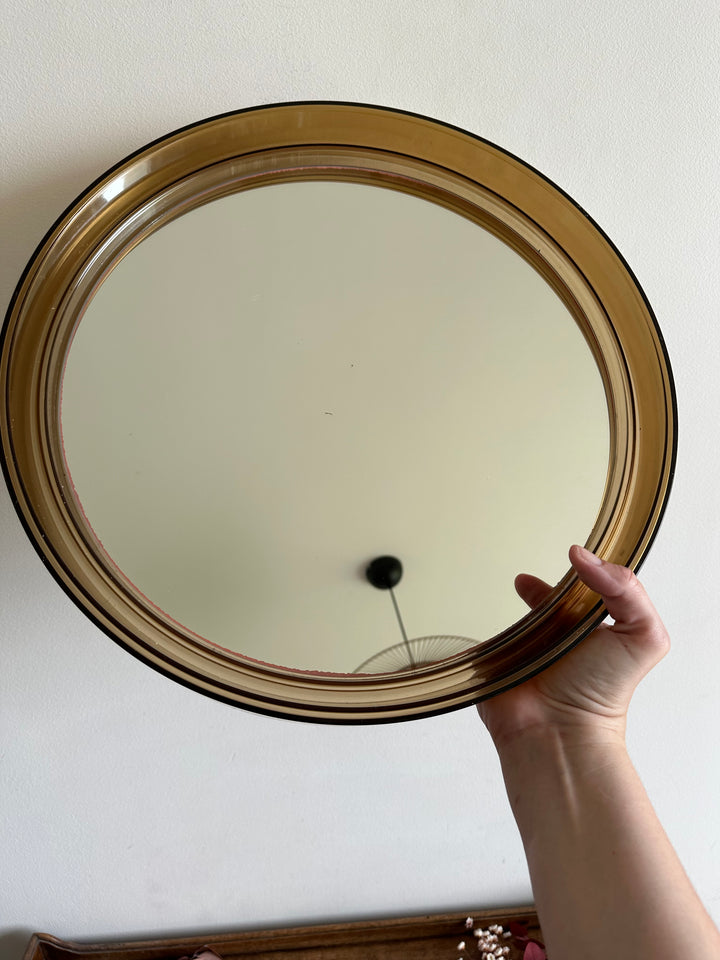 Miroir rond en plastique marron années 60-70