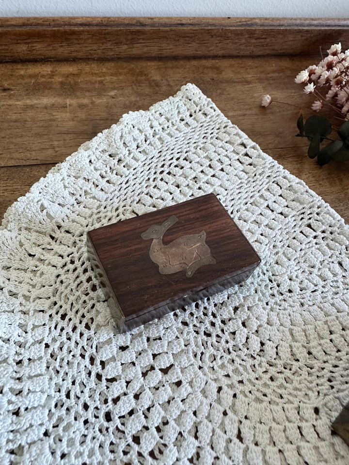 Boîtes en bois décorées de laiton taille mini