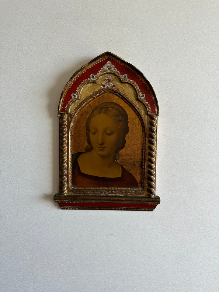 Icône de la vierge dorée rouge à colonnes torsadées