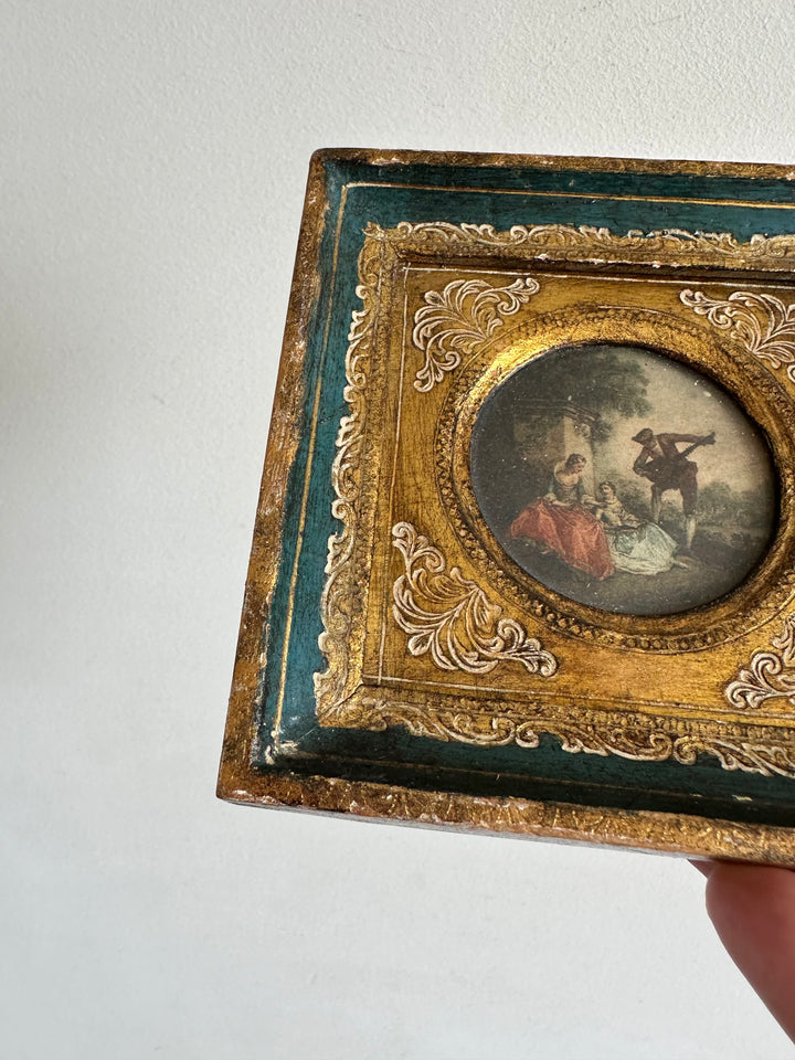 Représentation sérénade d'époque cadre en bois doré florentin