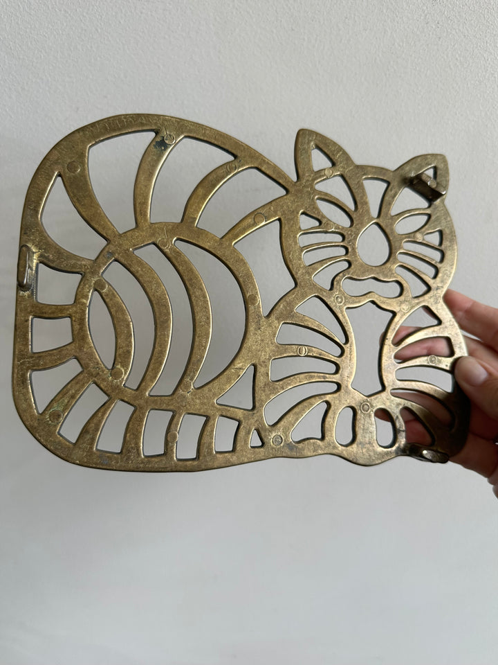 Dessous de plat en laiton ajouré chat