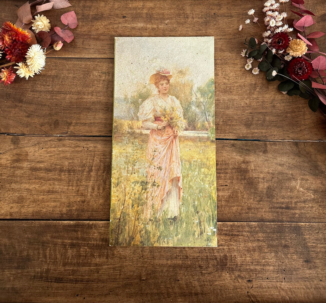 Impression jeune femme en robe rose dans les champs