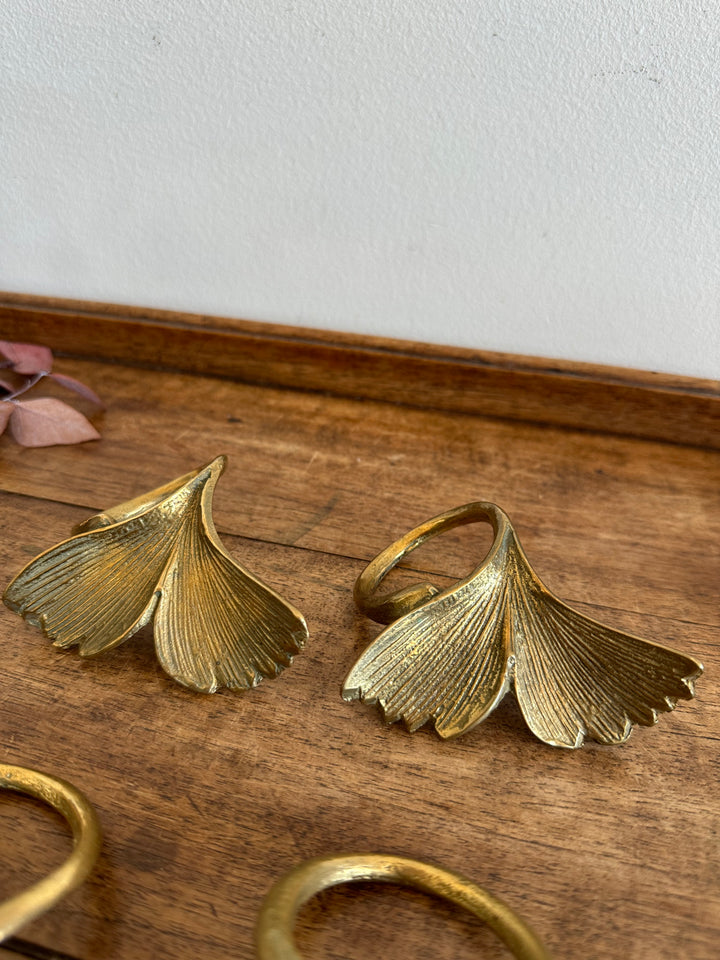 Ronds de serviettes en laiton doré motifs feuilles de chêne