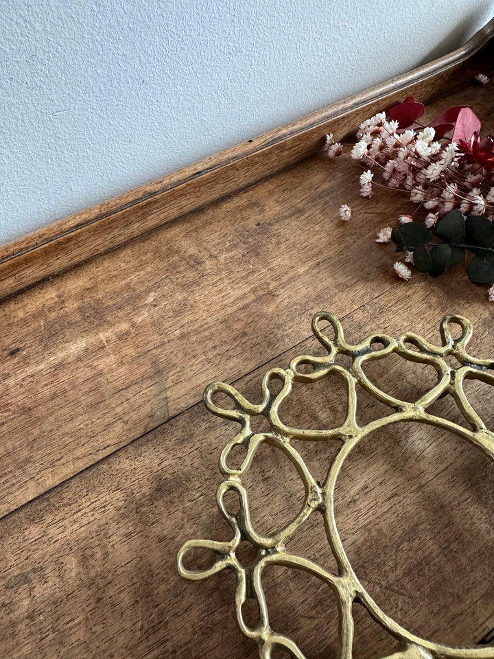 Dessous de plat en laiton ajouré sur pieds