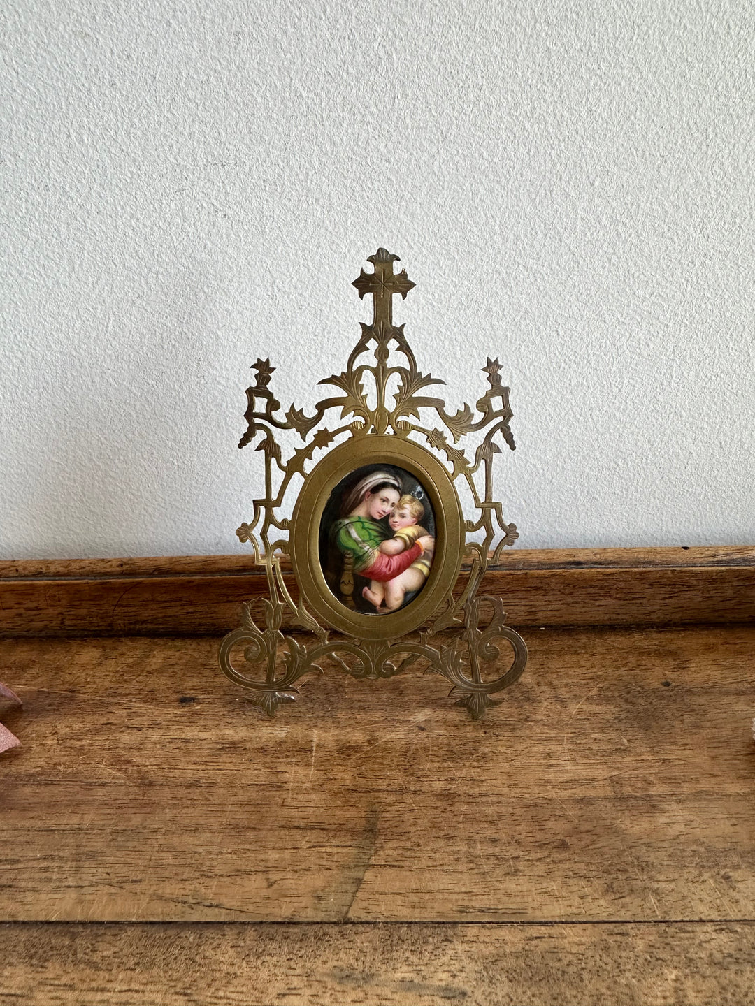 Autel de voyage religieux sur porcelaine structure en laiton