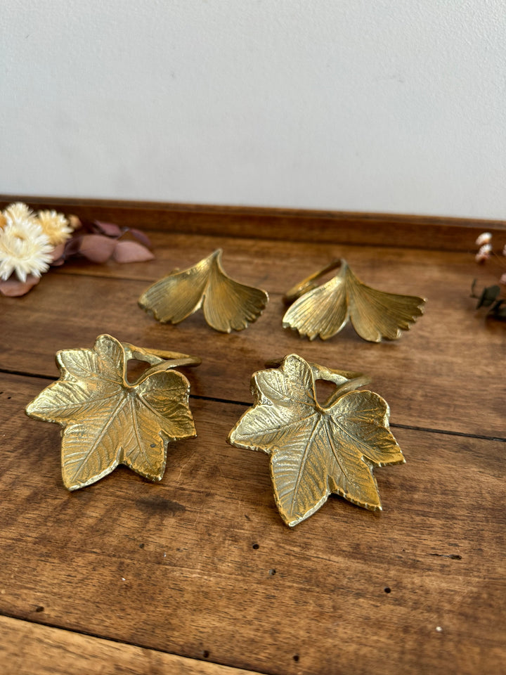 Ronds de serviettes en laiton doré motifs feuilles de chêne