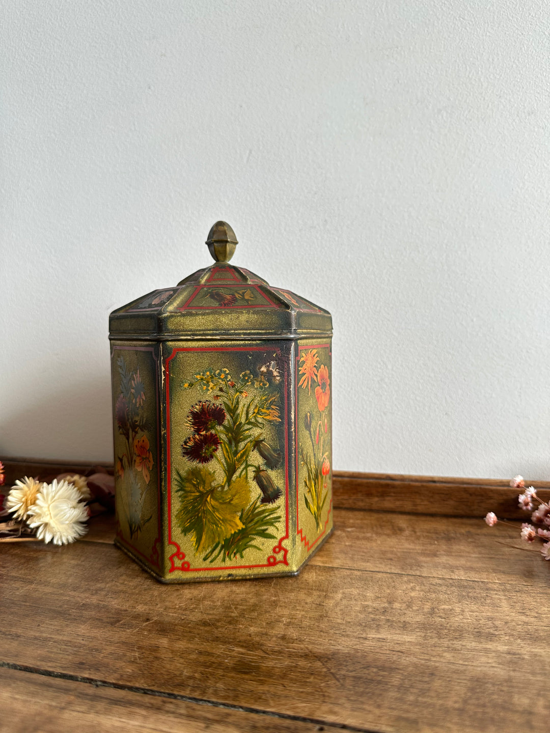 Boite en métal très ancienne motifs fleuris