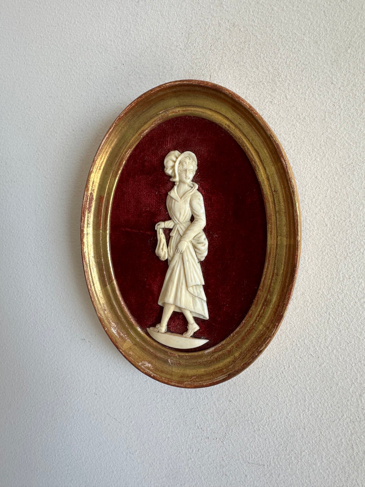 Miniatures en ivoire sur velours 19ème