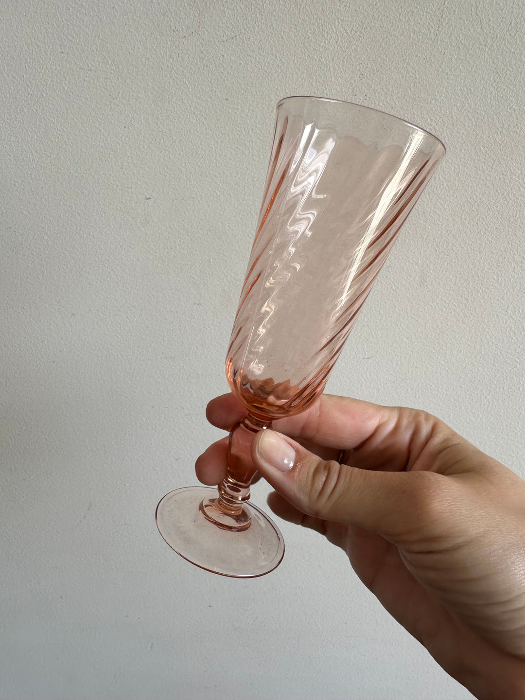 Flûtes à champagne en verre Rosaline sur pieds