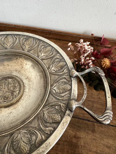 Assiette vide poche Art Nouveau avec anses en métal argenté travaillé