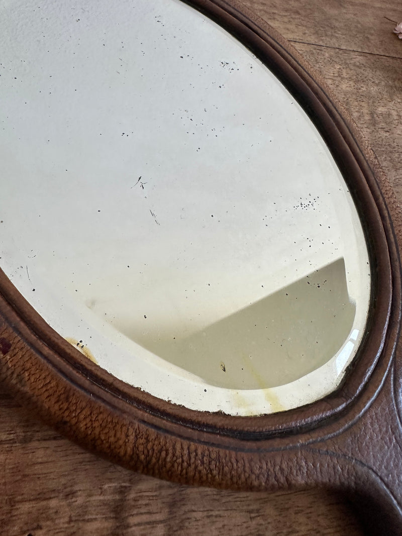 Miroir à main en cuir ancien