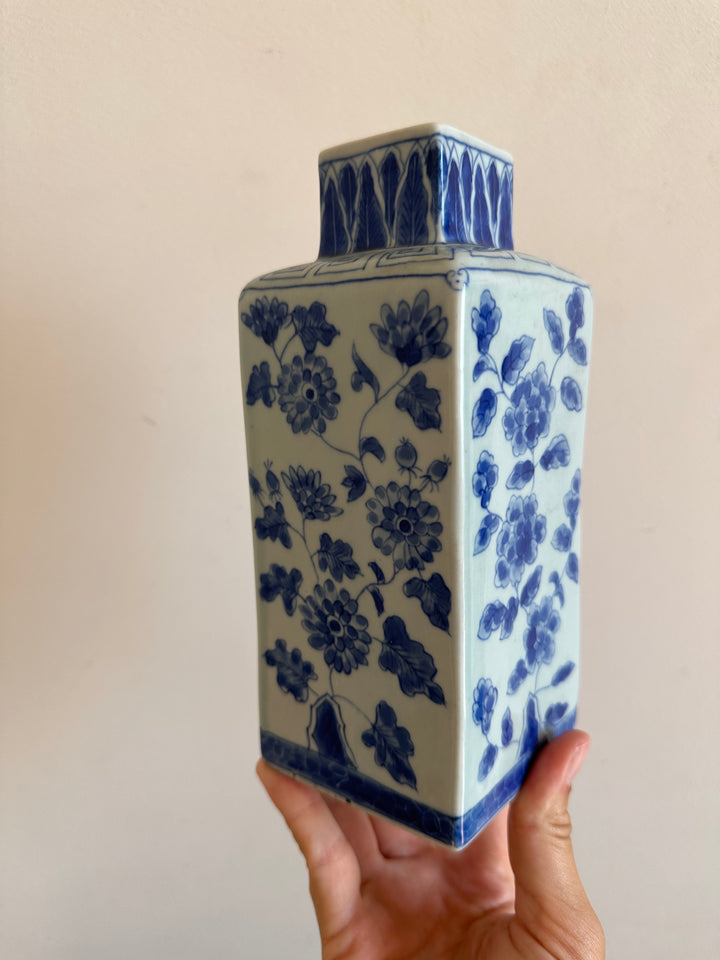 Vase en porcelaine décoré main style asiatique