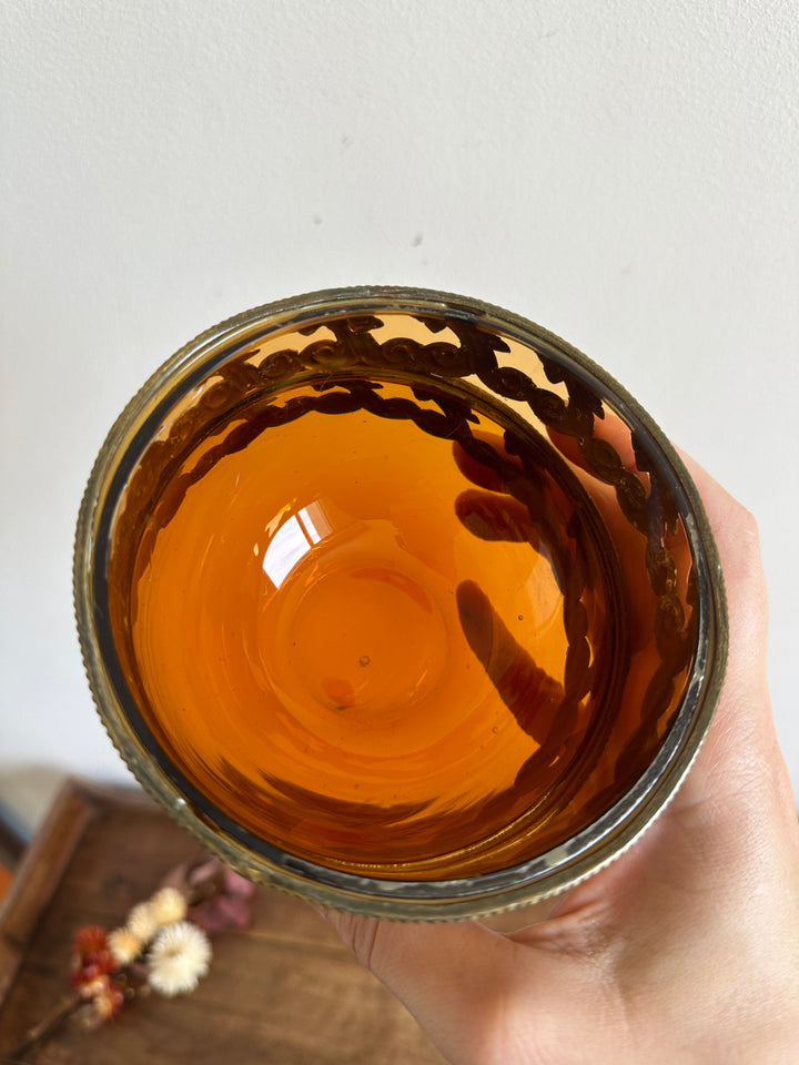 Coupelles en verre cerclées de laiton travaillé