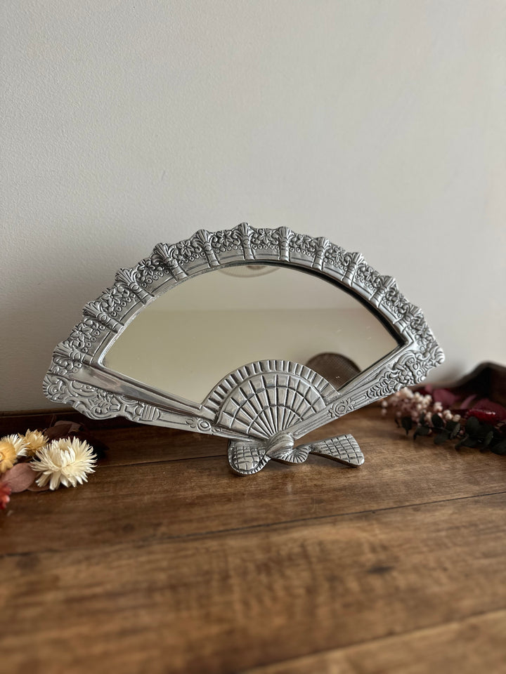 Miroir en forme d'éventail en étain années 80