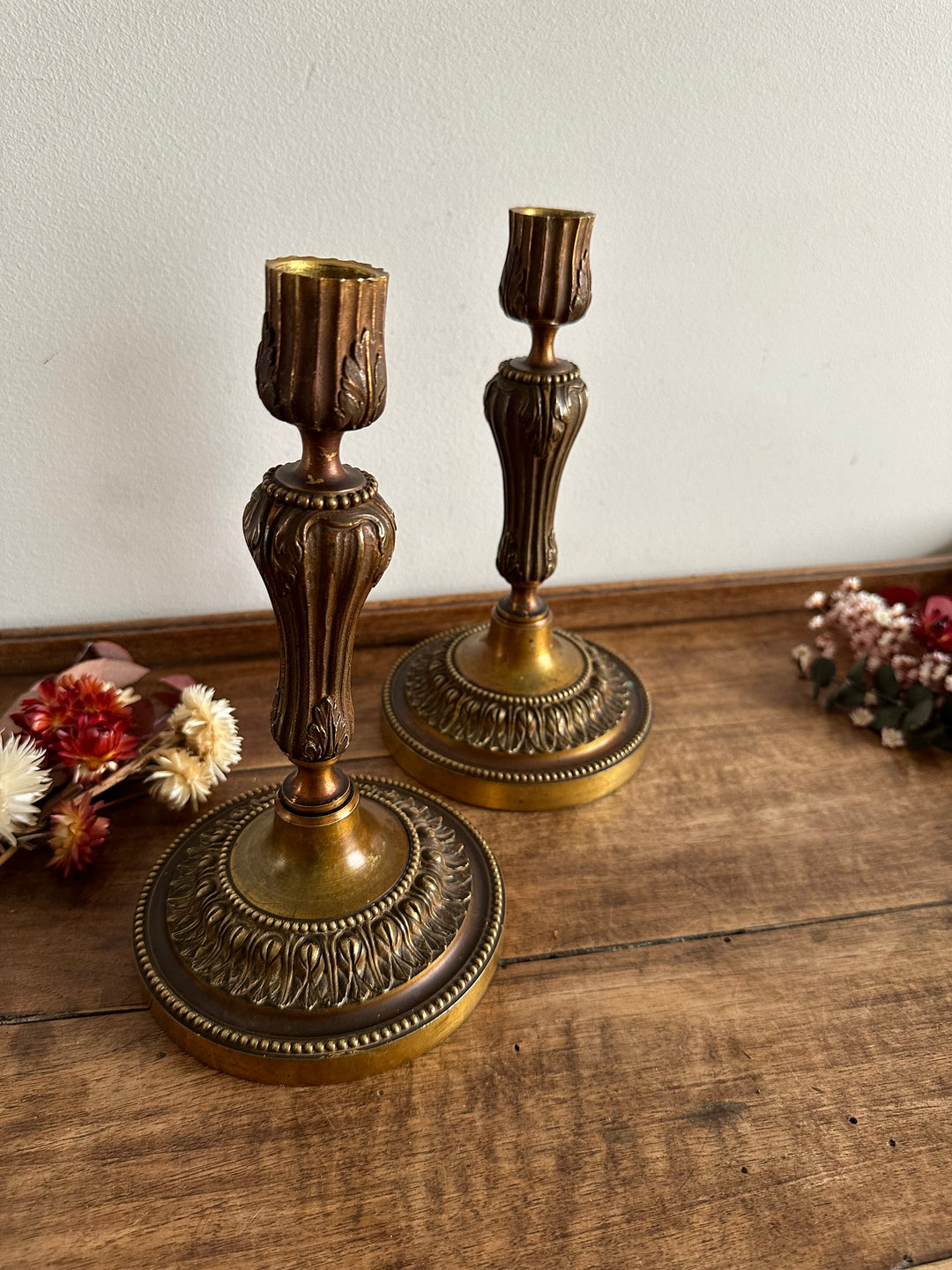 Bougeoirs en bronze base large travaillée