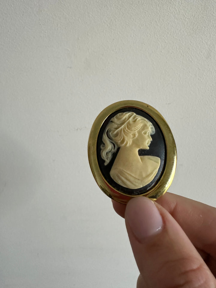 Bijoux fantaisie anciens en métal doré