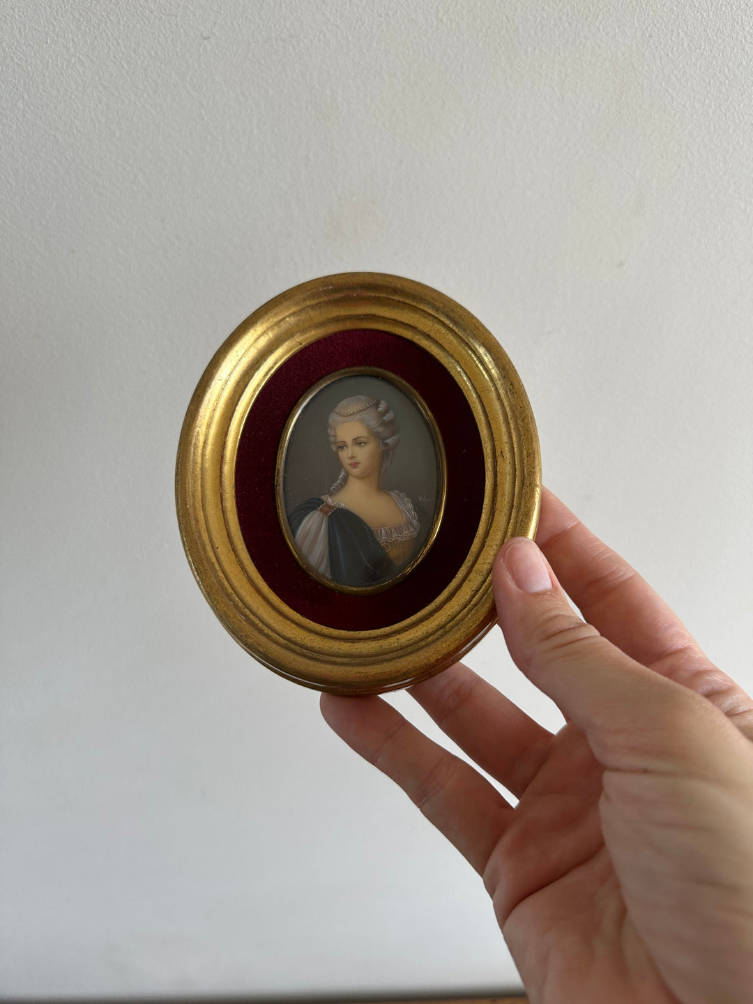 Médaillons en velours vert et rouge sur porcelaine 19ème
