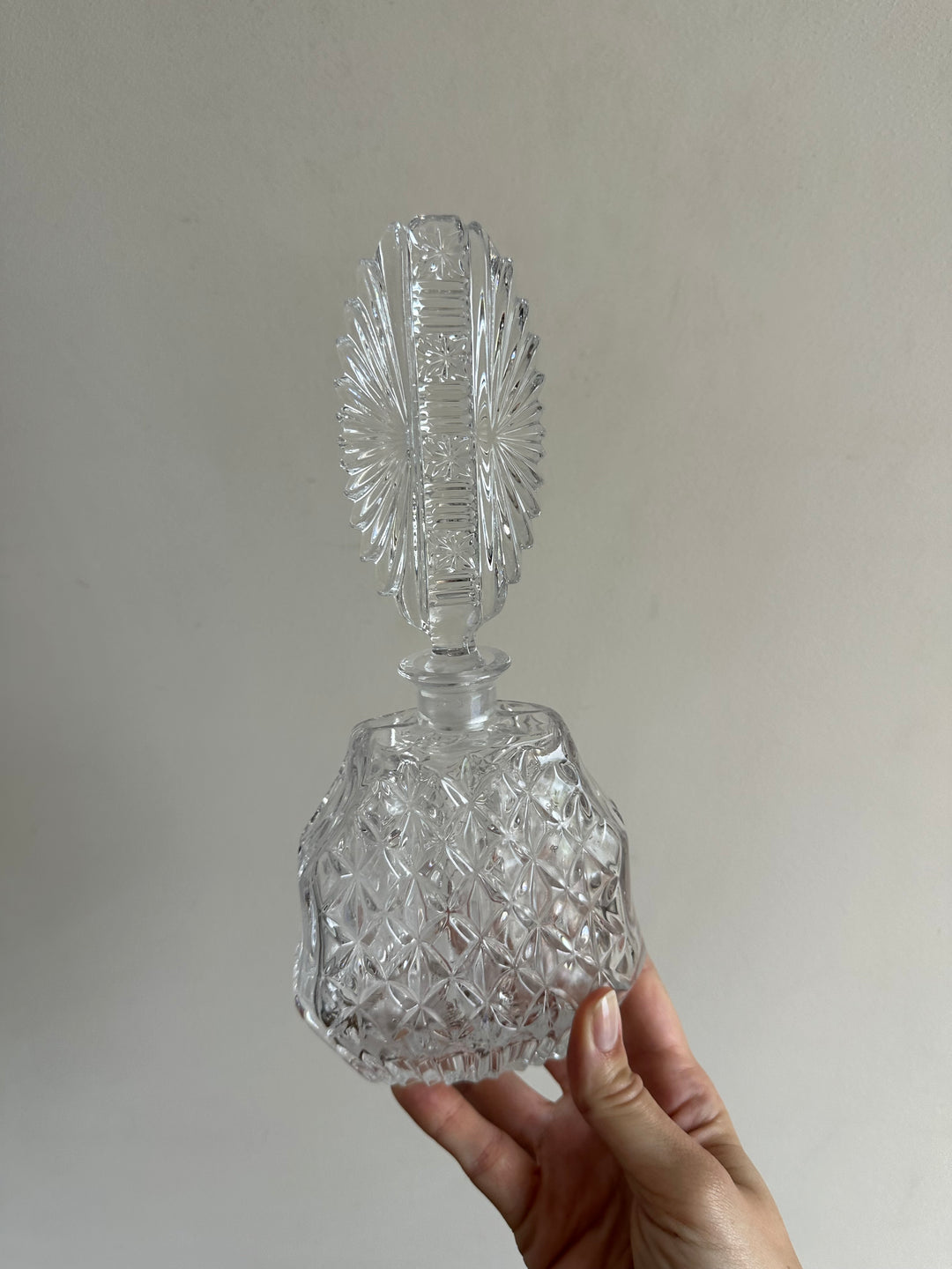 Flacon en verre moulé maxi bouchon
