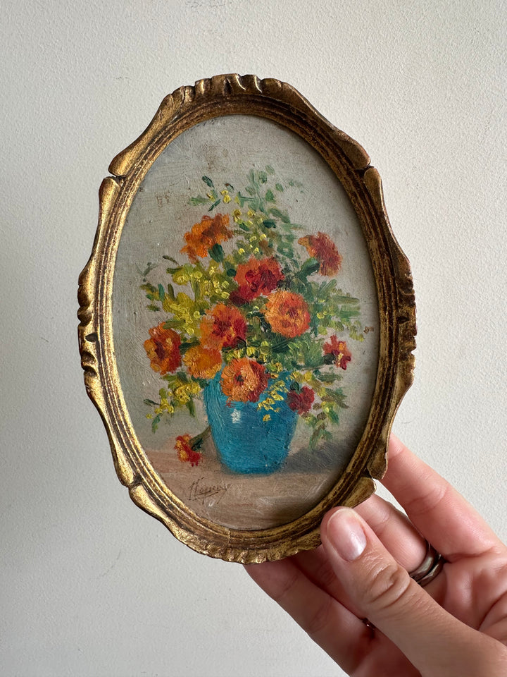 Peinture florale dans son médaillon en bois doré années 1900