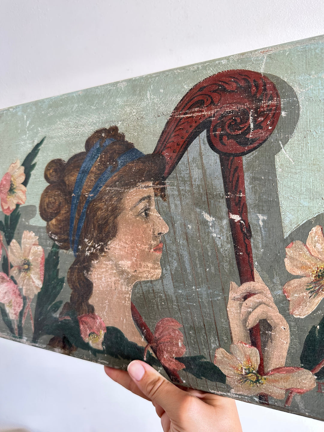 Peinture sur bois jeune fille à la harpe 1910