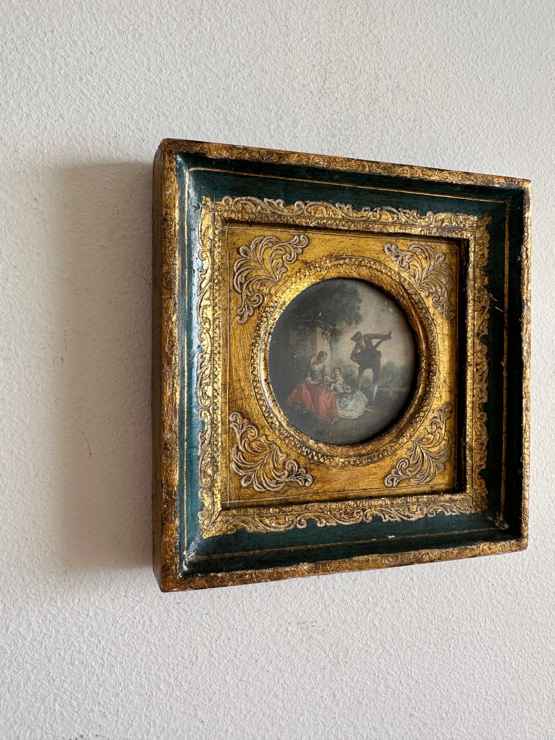Représentation sérénade d'époque cadre en bois doré florentin