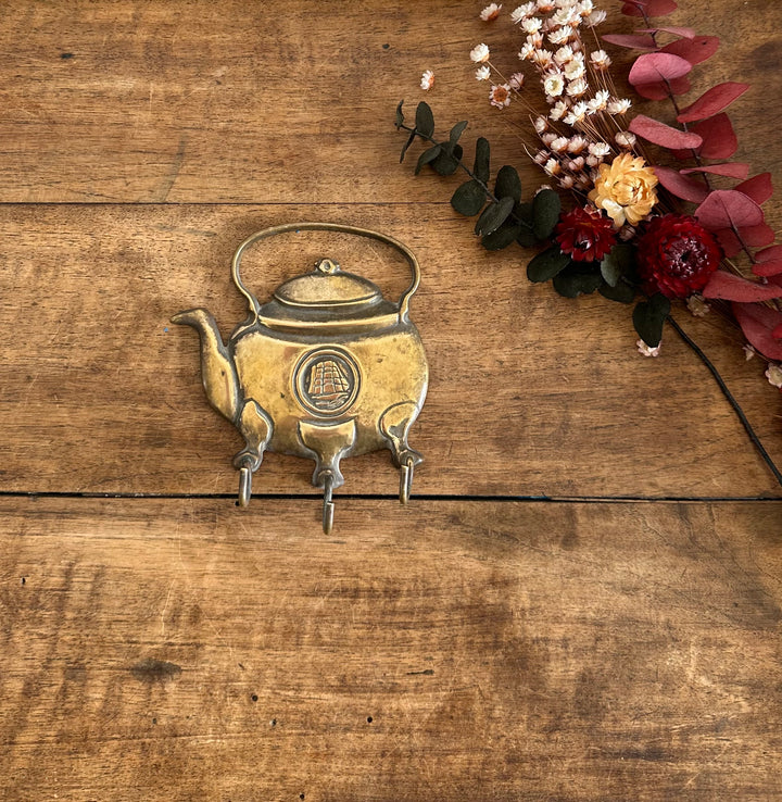 Patère en laiton motif théière