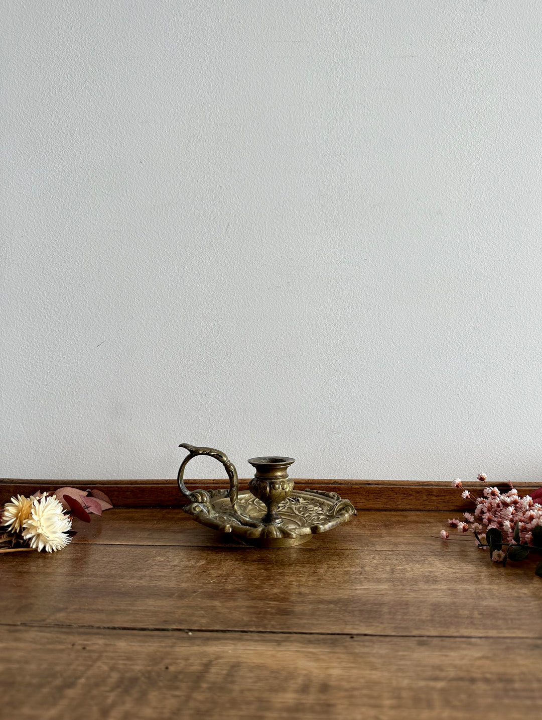 Bougeoir rat de cave en laiton doré sculpté