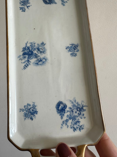 Plateau de service en porcelaine petites fleurs bleues années 50 signées Denbac