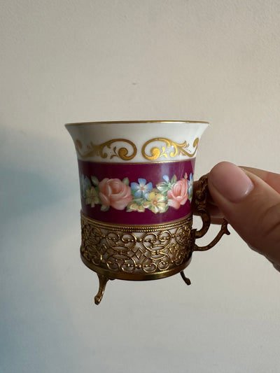 Tasses à café en porcelaine Décor de Paris armature en métal doré années 50