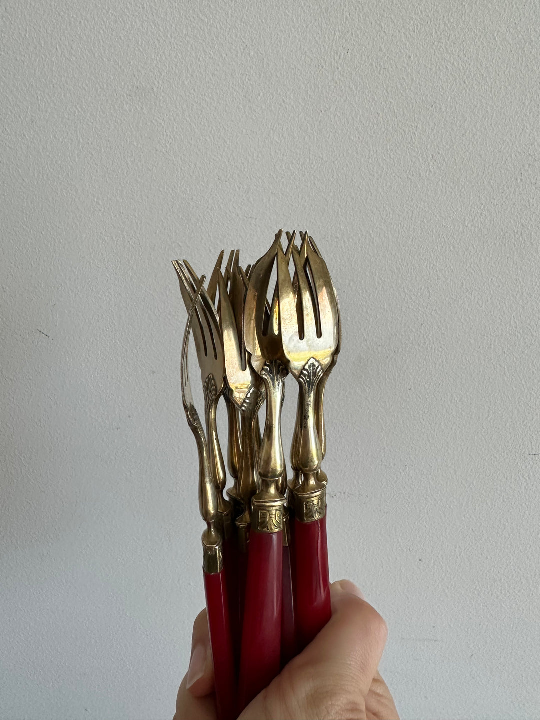 Fourchettes à dessert en bakélite rouge et vermeil