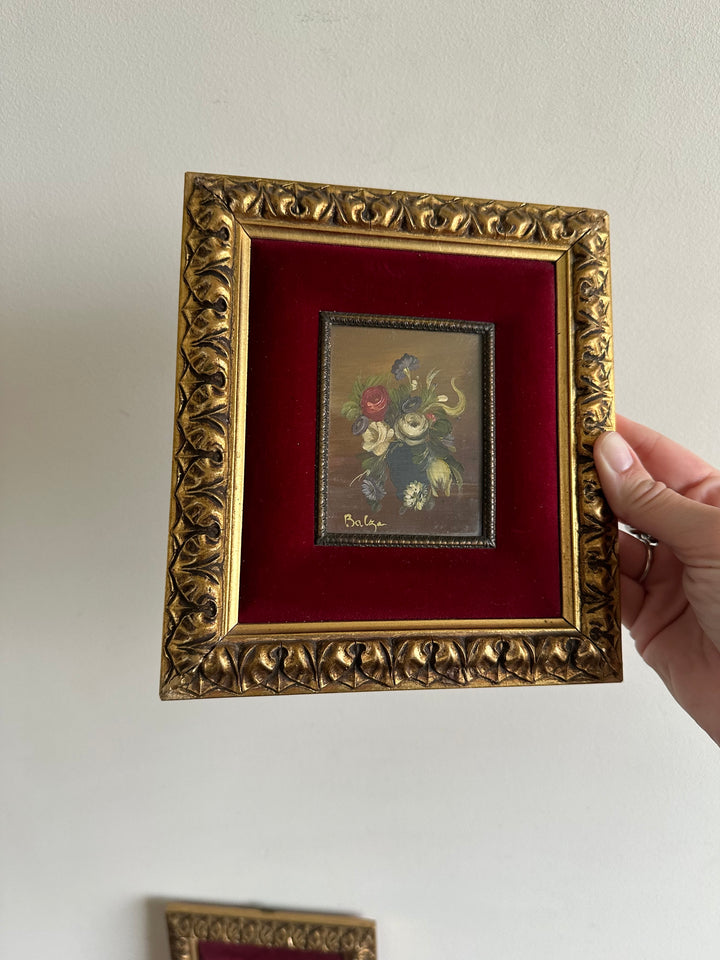 Peintures florales sur cuivre bordure velours rouge cadre carré