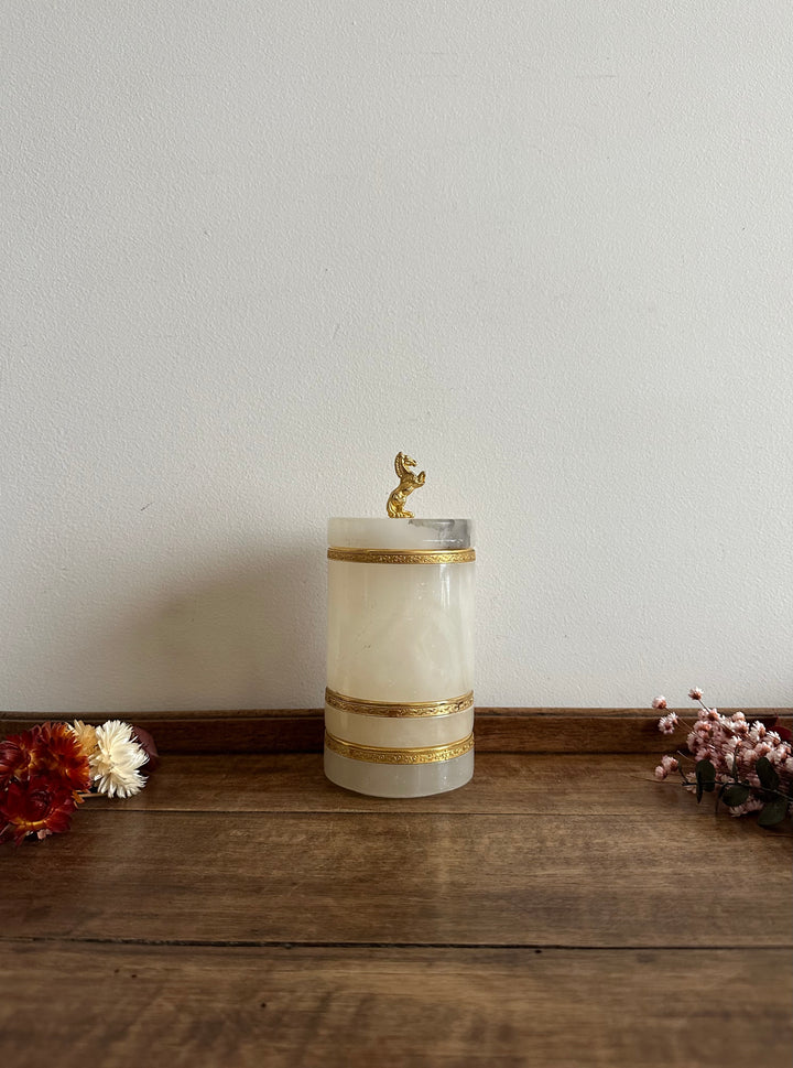 Pot en albâtre et bronze avec deux coupelles assorties