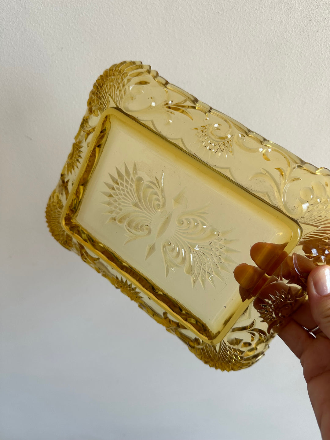 Plateau vide poche en verre taillé jaune