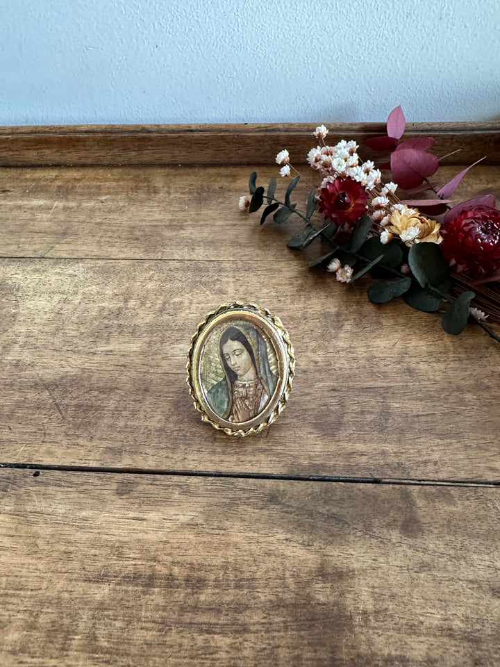Médaillon à poser de la Vierge cerclé de métal doré