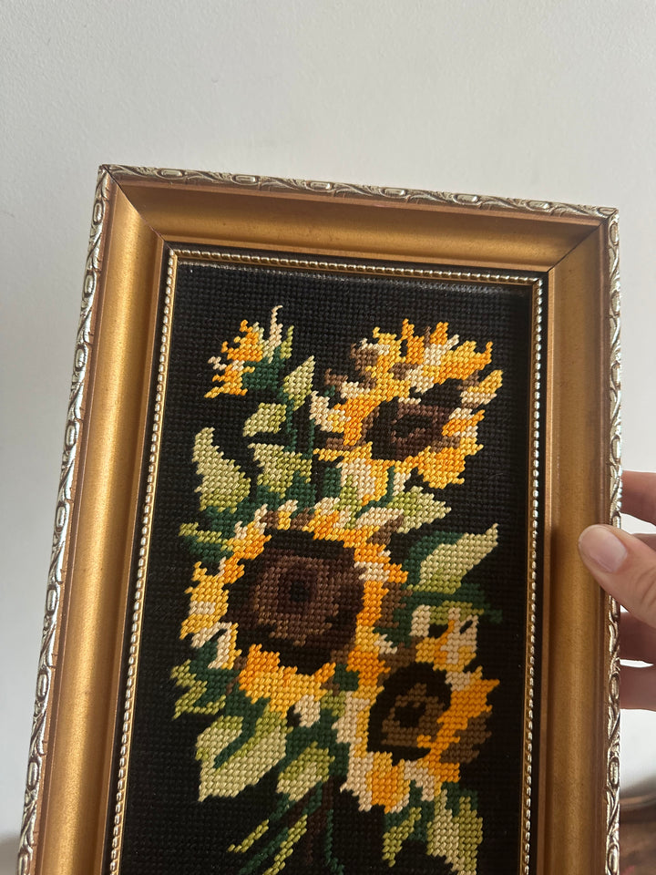 Broderie au point de croix motifs tournesols
