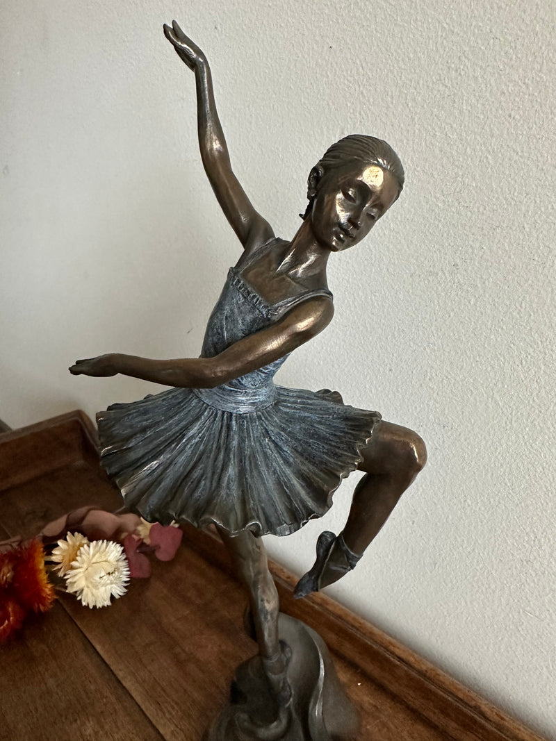 Statuette danseuse étoile effet bronze