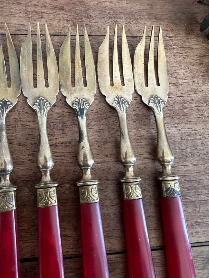 Fourchettes à dessert en bakélite rouge et vermeil
