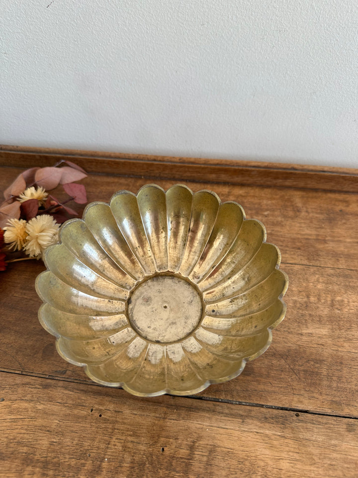 Vide poche ancien en laiton moulé