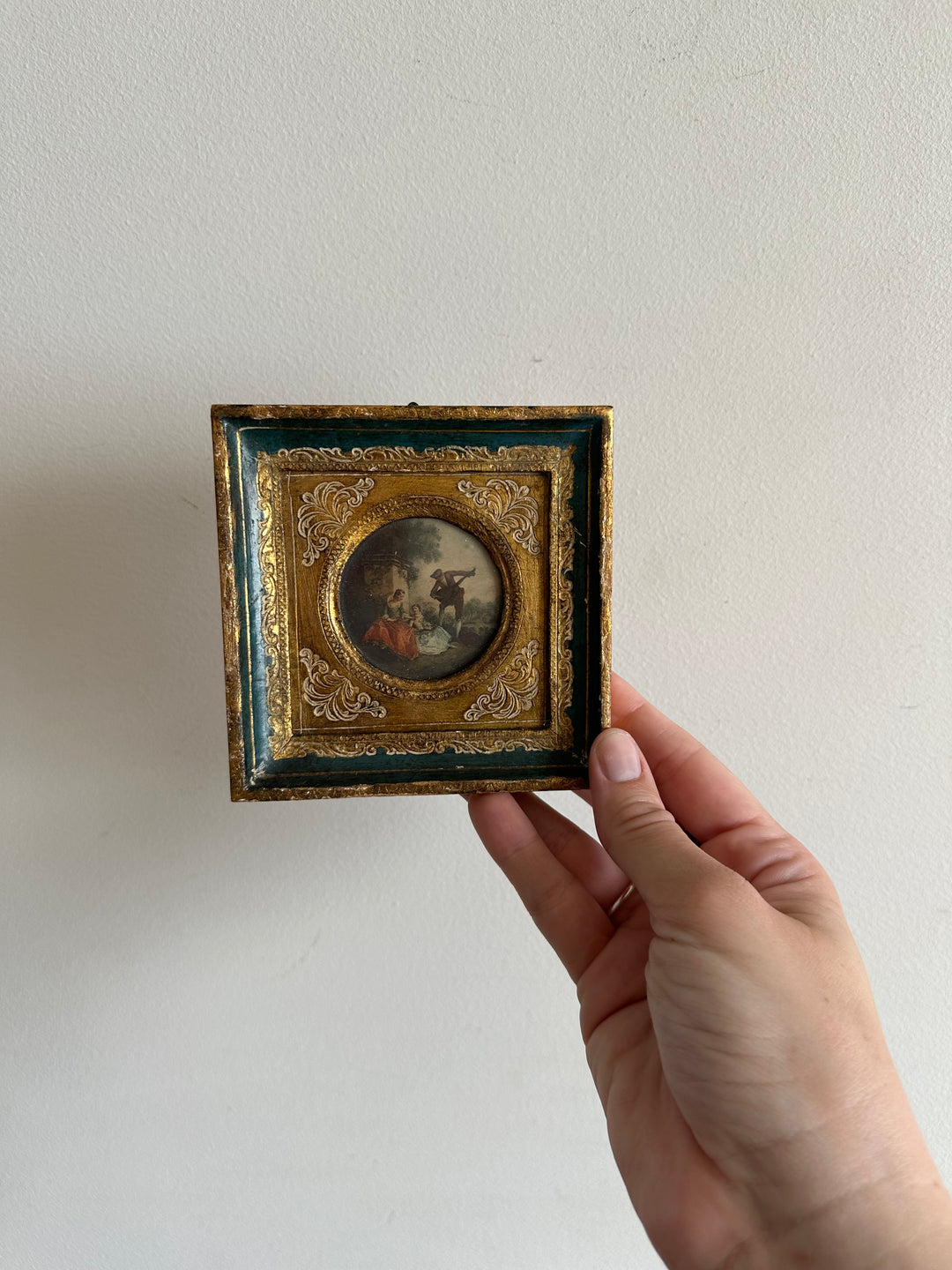 Représentation sérénade d'époque cadre en bois doré florentin