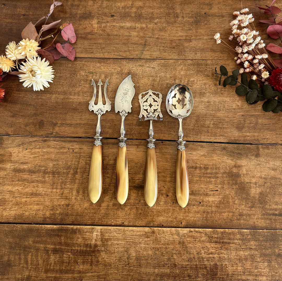 Couverts de service en métal argenté manches en bakélite