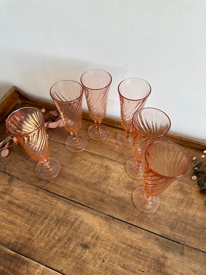 Flûtes à champagne en verre Rosaline sur pieds