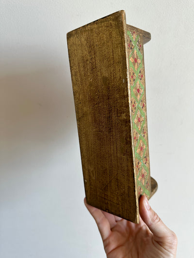 Porte courrier en bois florentin vert et or
