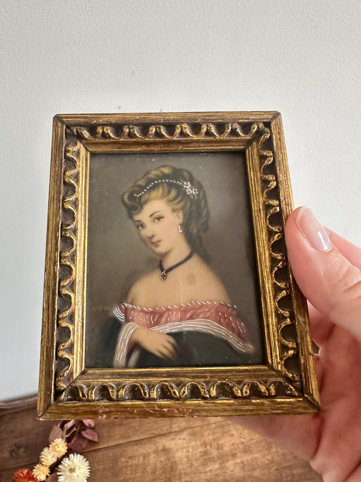 Impression portrait de jeune femme encadrement en bois doré