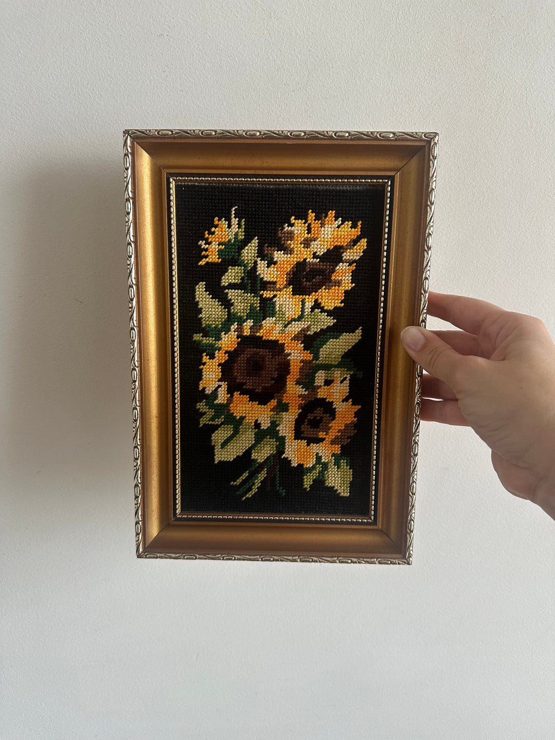 Broderie au point de croix motifs tournesols