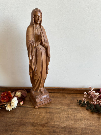 Statuette de la vierge en bois sculptée signée Lucien Pessey (1912-1992)