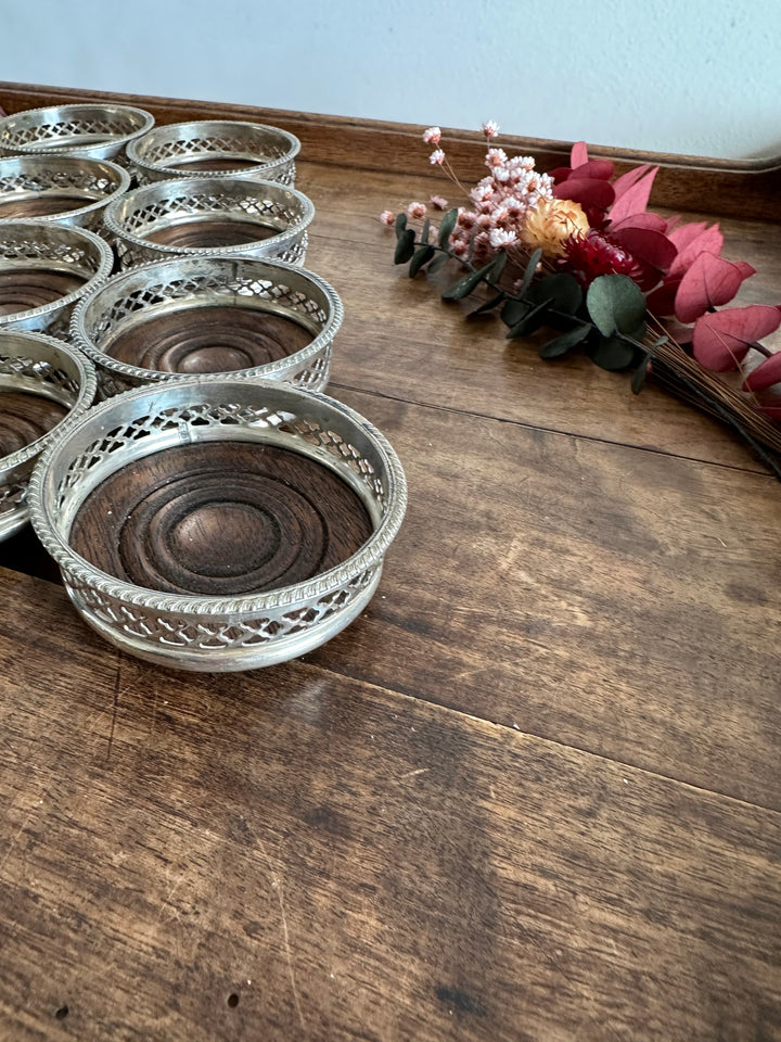 Sous-verres en bois cerclé de métal argenté