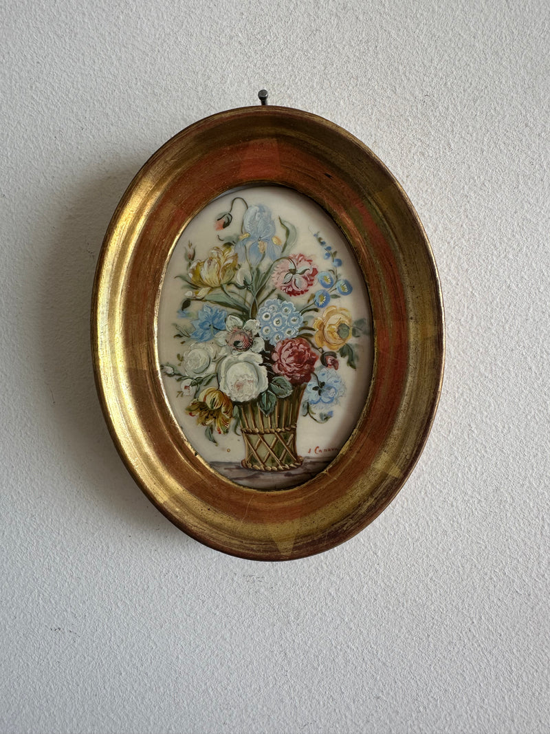 Bouquet de fleurs signé peint sur ivoire cadre ovale doré à la feuille d&