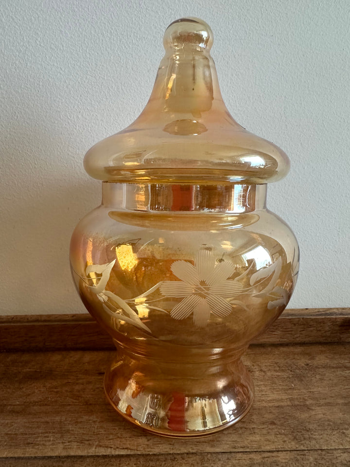 Bonbonnière en verre orangé irisé gravé